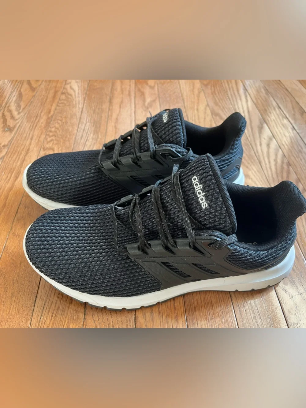 Men’s Adidas Ultimashow running shoes